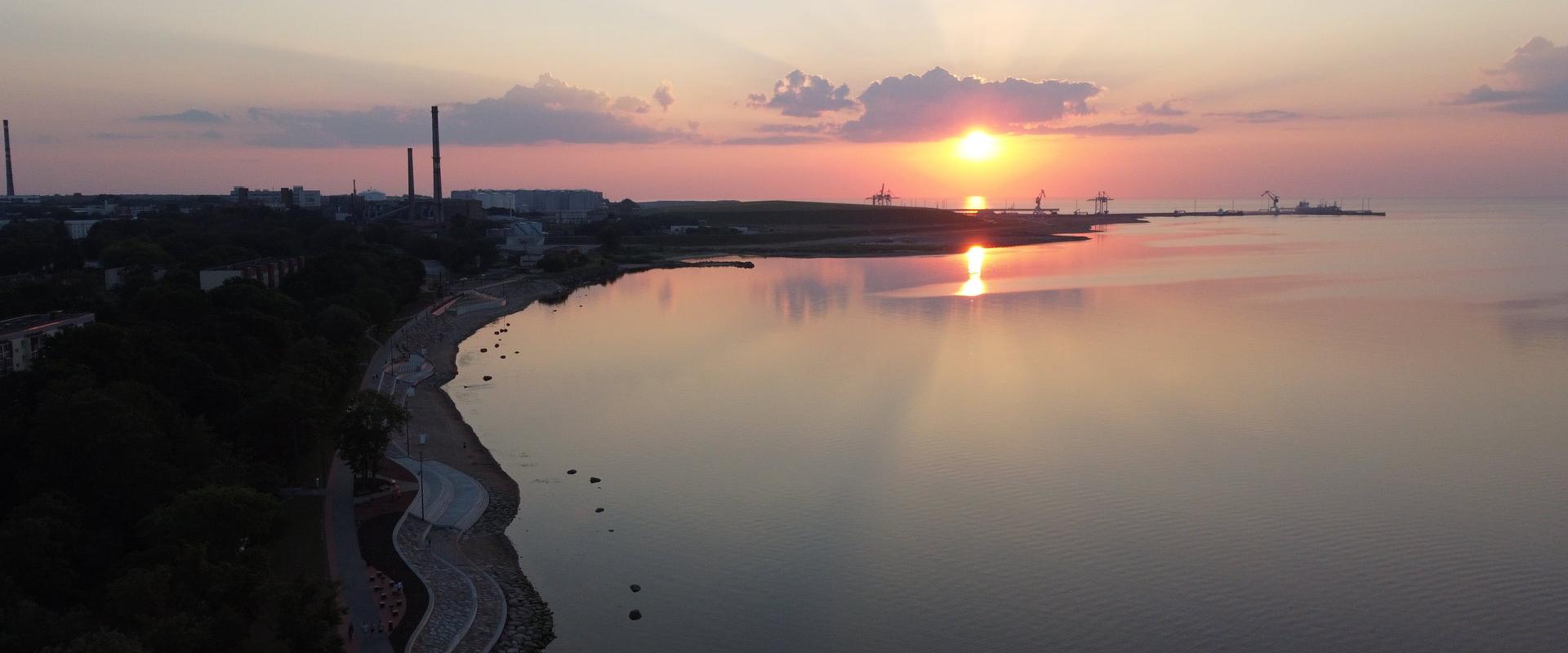 Walk the Sillamäe Beach Promenade
