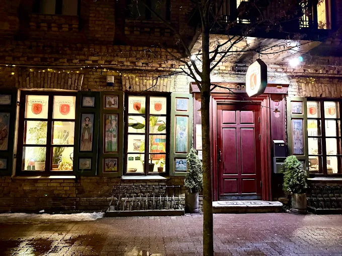 image shows the exterior of the Žemaičių Ąsotis in Vilnius